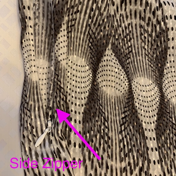 St. John Couture Sleeveless Ruffled Feather Blouse Size 2 or Extra Small - Picture 7 of 11